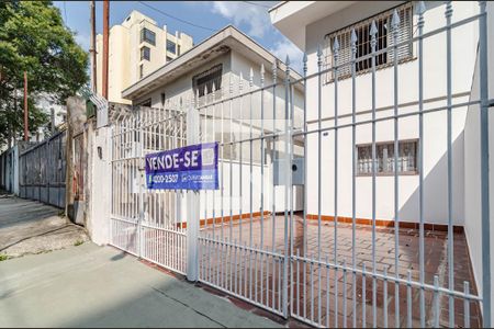 Casa à venda com 279m², 2 quartos e 2 vagas Casa à venda com 279m², 2 quartos e 2 vagasFachada