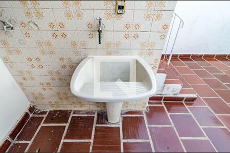 Casa à venda com 279m², 2 quartos e 2 vagas Casa à venda com 279m², 2 quartos e 2 vagasÁrea de serviço