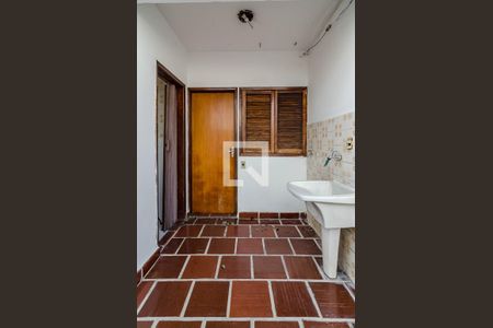 Casa à venda com 279m², 2 quartos e 2 vagas Casa à venda com 279m², 2 quartos e 2 vagasÁrea de serviço