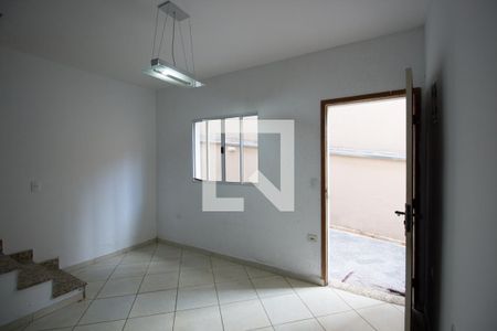 Sala de casa de condomínio para alugar com 2 quartos, 60m² em Vila Ré, São Paulo
