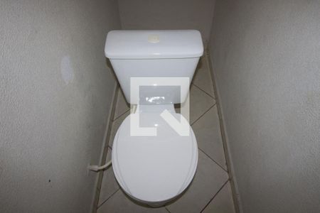 Lavabo de casa de condomínio para alugar com 2 quartos, 60m² em Vila Ré, São Paulo