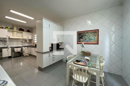 Casa à venda com 500m², 4 quartos e 4 vagas Casa à venda com 500m², 4 quartos e 4 vagasCopa