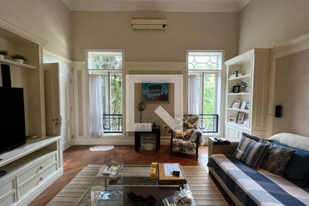 Casa à venda com 500m², 4 quartos e 4 vagas Casa à venda com 500m², 4 quartos e 4 vagasSala de Estar