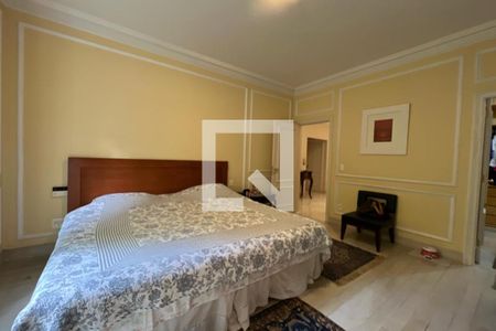 Casa à venda com 500m², 4 quartos e 4 vagas Casa à venda com 500m², 4 quartos e 4 vagasSuíte 4