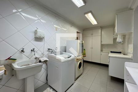Casa à venda com 500m², 4 quartos e 4 vagas Casa à venda com 500m², 4 quartos e 4 vagasÁrea de Serviço