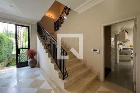 Casa à venda com 500m², 4 quartos e 4 vagas Casa à venda com 500m², 4 quartos e 4 vagasEscada