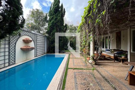 Casa à venda com 500m², 4 quartos e 4 vagas Casa à venda com 500m², 4 quartos e 4 vagasVaranda