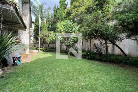 Casa à venda com 500m², 4 quartos e 4 vagas Casa à venda com 500m², 4 quartos e 4 vagasVaranda