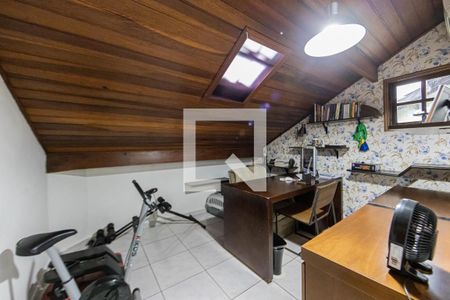 Casa à venda com 130m², 4 quartos e 4 vagas Casa à venda com 130m², 4 quartos e 4 vagasQuarto 4