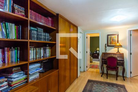 Apartamento para alugar com 220m², 4 quartos e 3 vagasCorredor