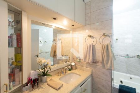 Apartamento para alugar com 220m², 4 quartos e 3 vagasBanheiro da Suíte 1