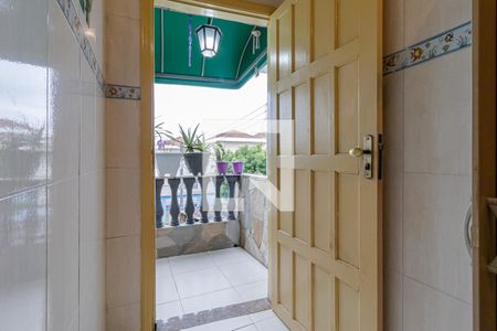 Casa à venda com 121m², 3 quartos e 2 vagas Casa à venda com 121m², 3 quartos e 2 vagasVaranda do Banheiro