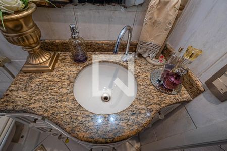 Apartamento à venda com 81m², 2 quartos e 1 vaga Apartamento à venda com 81m², 2 quartos e 1 vagaBanheiro Social