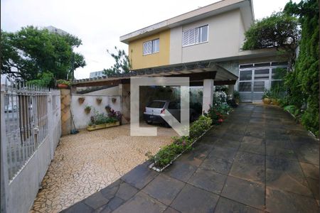 Casa à venda com 178m², 3 quartos e 6 vagas Casa à venda com 178m², 3 quartos e 6 vagasQuintal