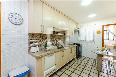 Apartamento à venda com 215m², 3 quartos e 3 vagas Apartamento à venda com 215m², 3 quartos e 3 vagasCozinha