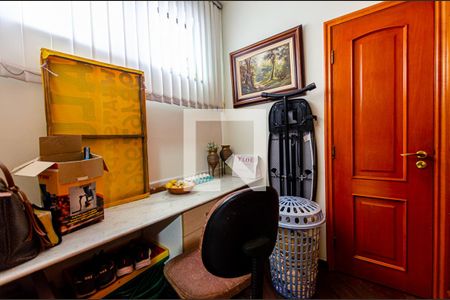 Apartamento à venda com 215m², 3 quartos e 3 vagas Apartamento à venda com 215m², 3 quartos e 3 vagasQuarto de Serviço