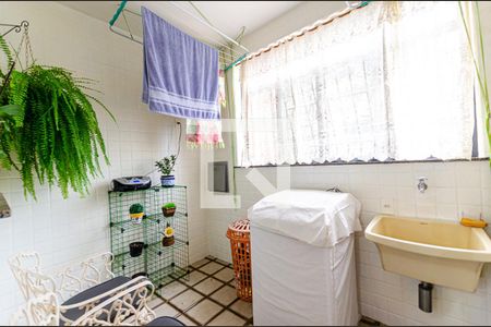 Apartamento à venda com 215m², 3 quartos e 3 vagas Apartamento à venda com 215m², 3 quartos e 3 vagasÁrea de Serviço