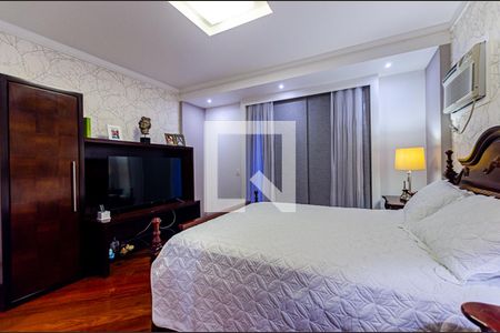 Apartamento à venda com 215m², 3 quartos e 3 vagas Apartamento à venda com 215m², 3 quartos e 3 vagasSuíte 1