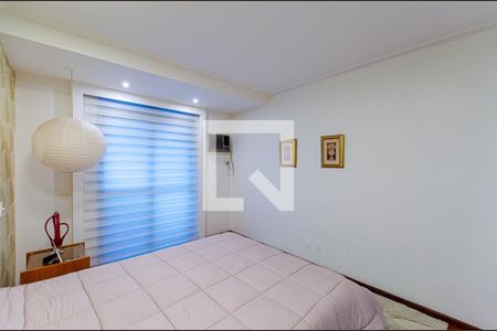Apartamento à venda com 215m², 3 quartos e 3 vagas Apartamento à venda com 215m², 3 quartos e 3 vagasSuíte 2