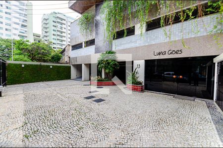 Apartamento à venda com 215m², 3 quartos e 3 vagas Apartamento à venda com 215m², 3 quartos e 3 vagasFachada