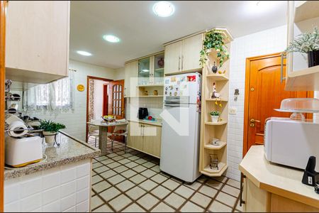 Apartamento à venda com 215m², 3 quartos e 3 vagas Apartamento à venda com 215m², 3 quartos e 3 vagasCozinha