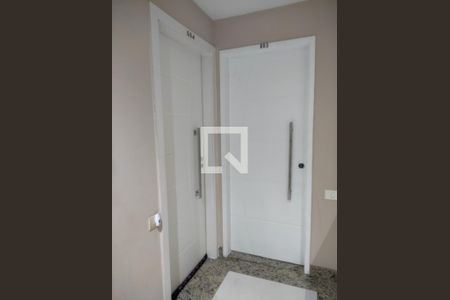 Apartamento à venda com 117m², 3 quartos e 2 vagas Apartamento à venda com 117m², 3 quartos e 2 vagasCorredor externo