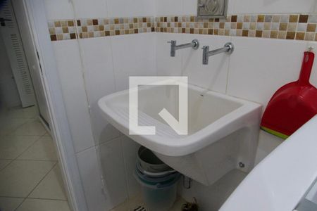 Apartamento à venda com 117m², 3 quartos e 2 vagas Apartamento à venda com 117m², 3 quartos e 2 vagasÁrea serviço