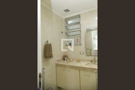 Apartamento à venda com 117m², 3 quartos e 2 vagas Apartamento à venda com 117m², 3 quartos e 2 vagasSuíte banheiro