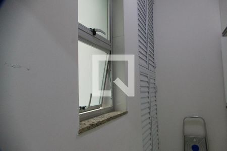 Apartamento à venda com 117m², 3 quartos e 2 vagas Apartamento à venda com 117m², 3 quartos e 2 vagasQuarto serviço