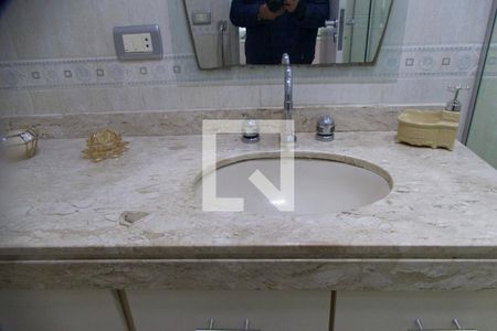 Apartamento à venda com 117m², 3 quartos e 2 vagas Apartamento à venda com 117m², 3 quartos e 2 vagasSuíte banheiro