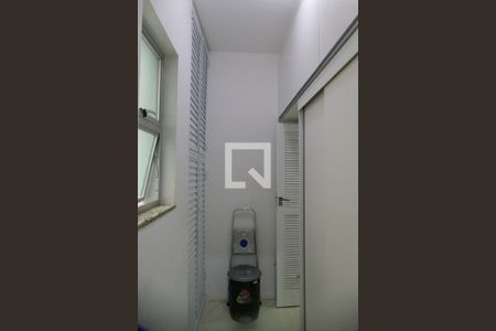 Apartamento à venda com 117m², 3 quartos e 2 vagas Apartamento à venda com 117m², 3 quartos e 2 vagasQuarto serviço