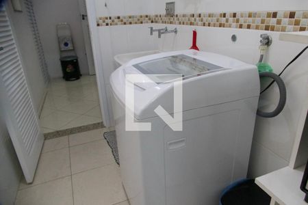 Apartamento à venda com 117m², 3 quartos e 2 vagas Apartamento à venda com 117m², 3 quartos e 2 vagasÁrea serviço