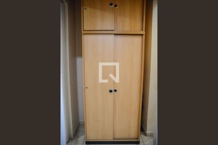 Casa à venda com 270m², 5 quartos e 2 vagasArmário - Corredor