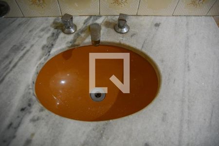 Casa à venda com 270m², 5 quartos e 2 vagasBanheiro da Suíte