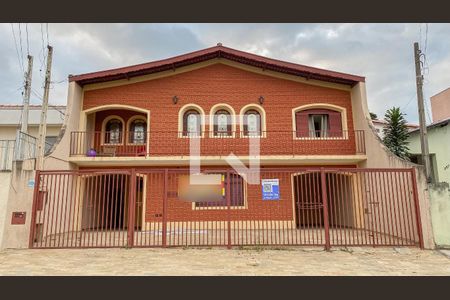 Casa à venda com 270m², 5 quartos e 2 vagasFachada