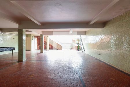 Casa à venda com 251m², 2 quartos e 6 vagas Casa à venda com 251m², 2 quartos e 6 vagasGaragem