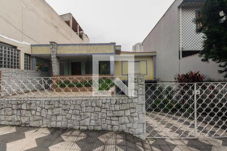 Casa à venda com 251m², 2 quartos e 6 vagas Casa à venda com 251m², 2 quartos e 6 vagasFachada