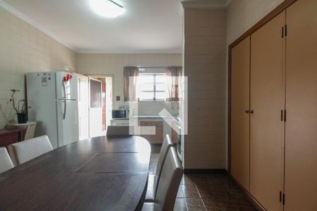 Casa à venda com 251m², 2 quartos e 6 vagas Casa à venda com 251m², 2 quartos e 6 vagasCozinha