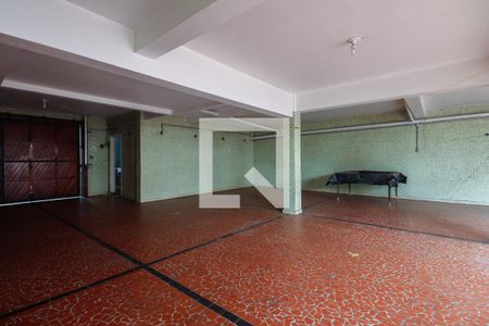 Casa à venda com 251m², 2 quartos e 6 vagas Casa à venda com 251m², 2 quartos e 6 vagasGaragem