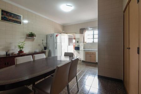Casa à venda com 251m², 2 quartos e 6 vagas Casa à venda com 251m², 2 quartos e 6 vagasCozinha