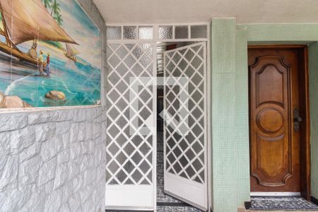 Casa à venda com 251m², 2 quartos e 6 vagas Casa à venda com 251m², 2 quartos e 6 vagasEntrada