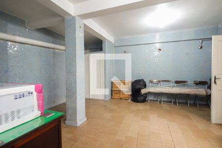 Casa à venda com 251m², 2 quartos e 6 vagas Casa à venda com 251m², 2 quartos e 6 vagasQuarto de serviço