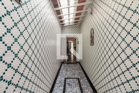 Casa à venda com 251m², 2 quartos e 6 vagas Casa à venda com 251m², 2 quartos e 6 vagasEntrada