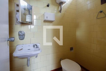 Casa à venda com 251m², 2 quartos e 6 vagas Casa à venda com 251m², 2 quartos e 6 vagasBanheiro de serviço