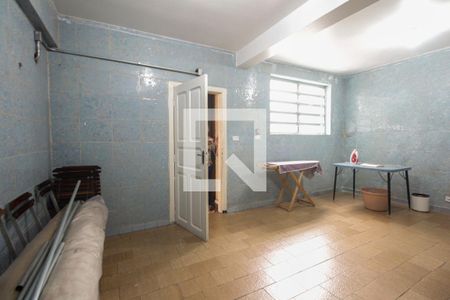 Casa à venda com 251m², 2 quartos e 6 vagas Casa à venda com 251m², 2 quartos e 6 vagasQuarto de serviço