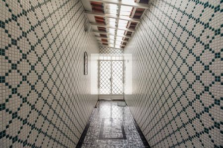 Casa à venda com 251m², 2 quartos e 6 vagas Casa à venda com 251m², 2 quartos e 6 vagasEntrada