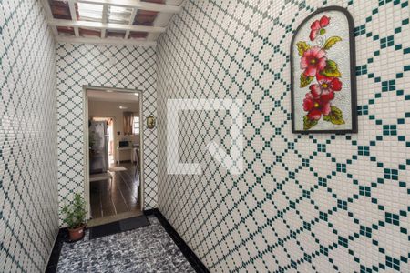 Casa à venda com 251m², 2 quartos e 6 vagas Casa à venda com 251m², 2 quartos e 6 vagasEntrada