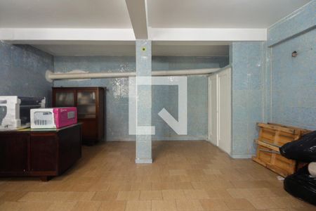 Casa à venda com 251m², 2 quartos e 6 vagas Casa à venda com 251m², 2 quartos e 6 vagasQuarto de serviço