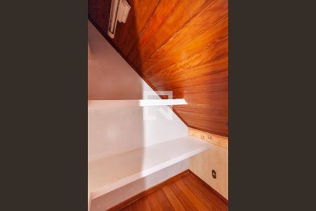 Casa à venda com 424m², 5 quartos e 5 vagas Casa à venda com 424m², 5 quartos e 5 vagasQuarto 3