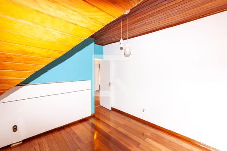 Casa à venda com 424m², 5 quartos e 5 vagas Casa à venda com 424m², 5 quartos e 5 vagasQuarto 3